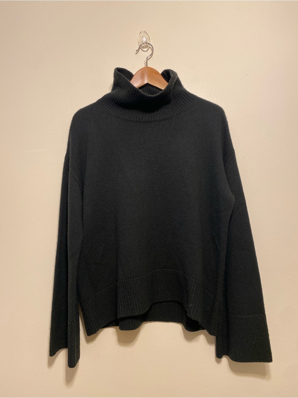 The Reset Dark Green Wool Blend Turtleneck Sweater - Relaxed Knit. Size  M